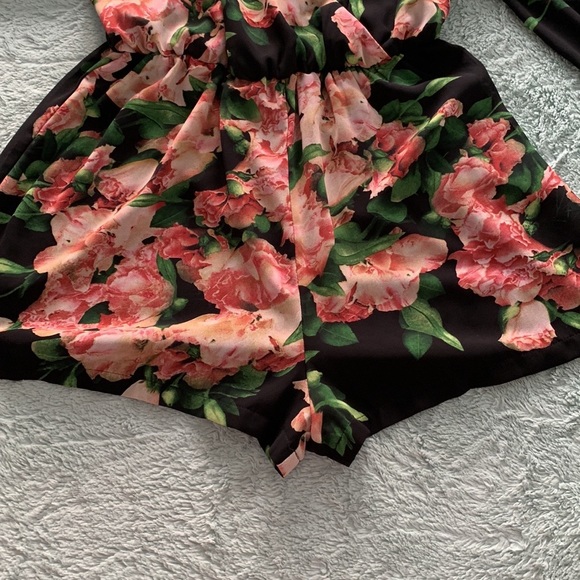 Luxxel Romper - Picture 9 of 12